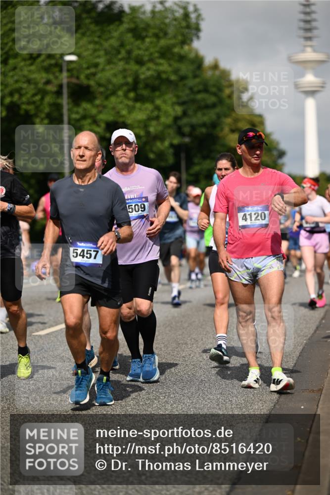 29.06.2025 - hella hamburg halbmarathon Dr. Thomas Lammeyer http://msf.ph/oto/8516420 29.06.2025 10:03:24 Kennedybrücke 1319, 1366, 1506, 1595, 1715, 1719, 1914, 2282, 2364, 2391, 2432, 2630, 2911, 3668, 4120, 4426, 4467, 4837, 5277, 5299, 5457, 5458, 5465, 5866, 6416, 7033, 7037, 7129, 7130, 7395, 7547, 7833, 8509, 8542, 8652, 8929, 9142, 9488, 9903, 9907, 9922, 9984, 10020, 10518, 10519, 11039, 11041 meine-sportfotos.de