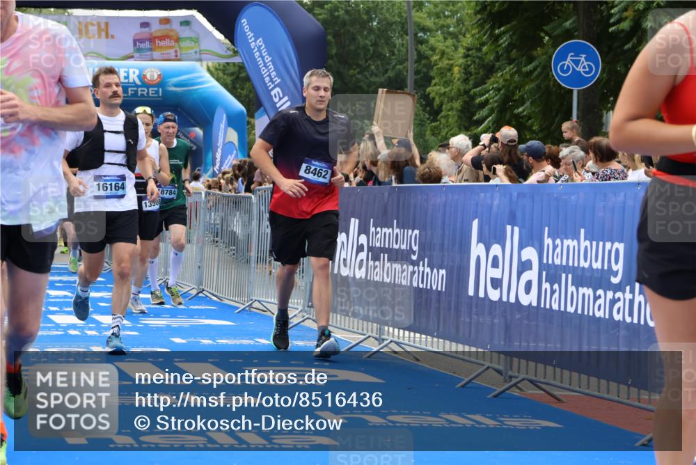 29.06.2025 - hella hamburg halbmarathon Strokosch-Dieckow http://msf.ph/oto/8516436 29.06.2025 11:21:53 Ziel 1450, 1708, 2063, 2436, 3108, 3482, 3946, 6194, 8462, 8940, 9196, 10874, 11270, 13204, 13508, 13567, 14017, 14442, 14452, 16164, 16864, 17994, 18114, 18423, 18784 meine-sportfotos.de