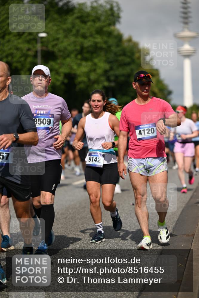 29.06.2025 - hella hamburg halbmarathon Dr. Thomas Lammeyer http://msf.ph/oto/8516455 29.06.2025 10:03:25 Kennedybrücke 1319, 1366, 1506, 1595, 1715, 1719, 1914, 2282, 2364, 2391, 2432, 2630, 3668, 3836, 4120, 4426, 4467, 4837, 5277, 5299, 5457, 5458, 5465, 5866, 6416, 7033, 7037, 7129, 7130, 7395, 7547, 7833, 8509, 8542, 8652, 8929, 9142, 9488, 9903, 9907, 9922, 9984, 10020, 10518, 10519, 11039, 11041 meine-sportfotos.de