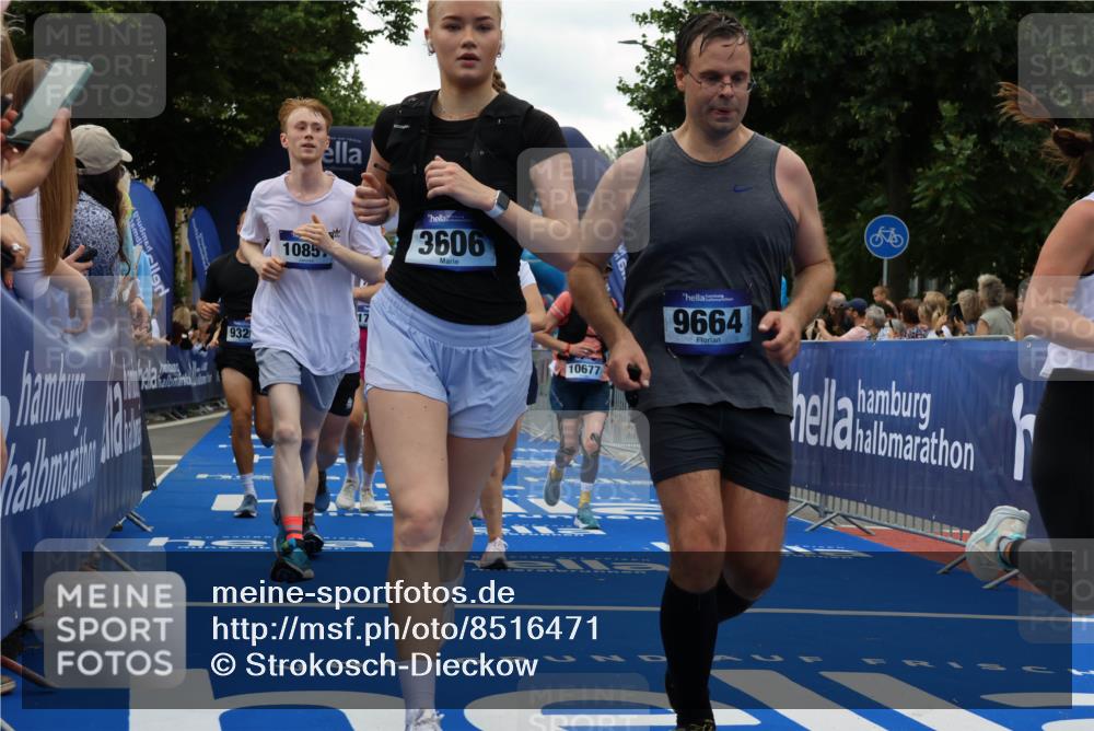29.06.2025 - hella hamburg halbmarathon Strokosch-Dieckow http://msf.ph/oto/8516471 29.06.2025 11:19:43 Ziel 1166, 1250, 2225, 2383, 2775, 3389, 3453, 3606, 4554, 4556, 4722, 4852, 5878, 6796, 6797, 7198, 8067, 9222, 9326, 9428, 9664, 9735, 10037, 10502, 10677, 10756, 10787, 10857, 11100, 11256, 12619, 12621, 12988, 13192, 13963, 14157, 14247, 14420, 15020, 15381, 17058, 17123, 17166, 17208 meine-sportfotos.de