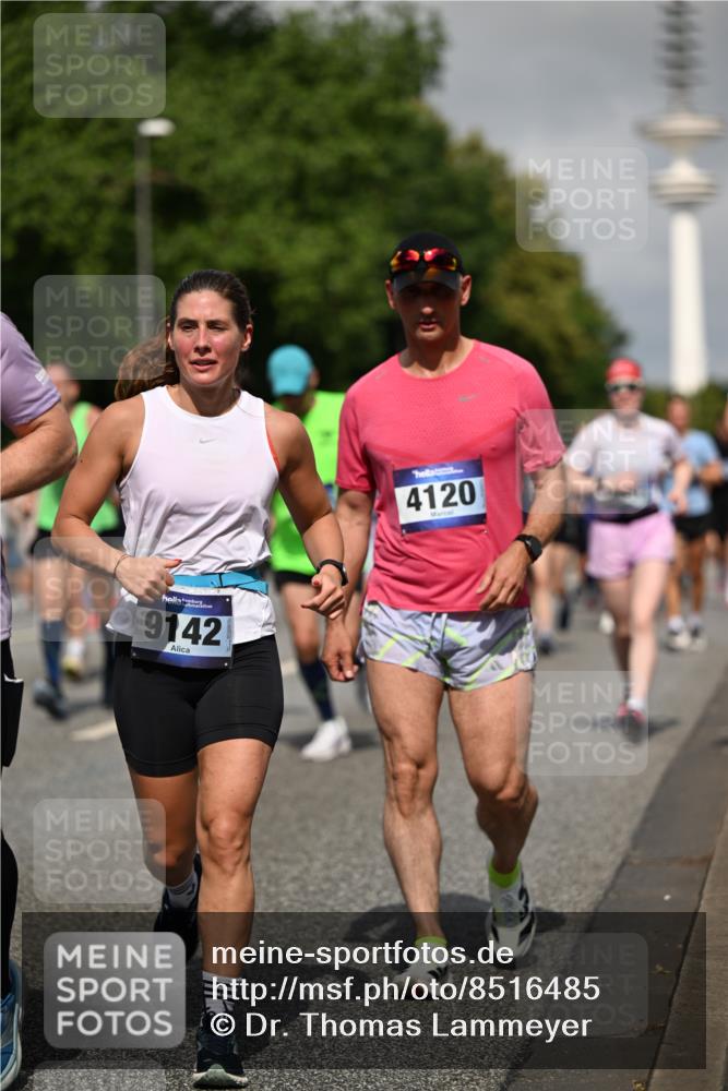 29.06.2025 - hella hamburg halbmarathon Dr. Thomas Lammeyer http://msf.ph/oto/8516485 29.06.2025 10:03:26 Kennedybrücke 1319, 1366, 1506, 1595, 1914, 2282, 2364, 2391, 2432, 2630, 3668, 3836, 4120, 4426, 4467, 4837, 5277, 5299, 5457, 5458, 5465, 5866, 6416, 7033, 7037, 7129, 7130, 7395, 7547, 7833, 8509, 8542, 8652, 8929, 9142, 9488, 9903, 9907, 9922, 9984, 10020, 10518, 10519, 11039, 11041 meine-sportfotos.de