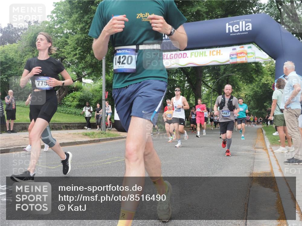29.06.2025 - hella hamburg halbmarathon KatJ http://msf.ph/oto/8516490 29.06.2025 10:47:30 Zwischen KM18-KM19 1364, 1420, 2391, 4592, 6487, 7759, 8191, 8662 meine-sportfotos.de