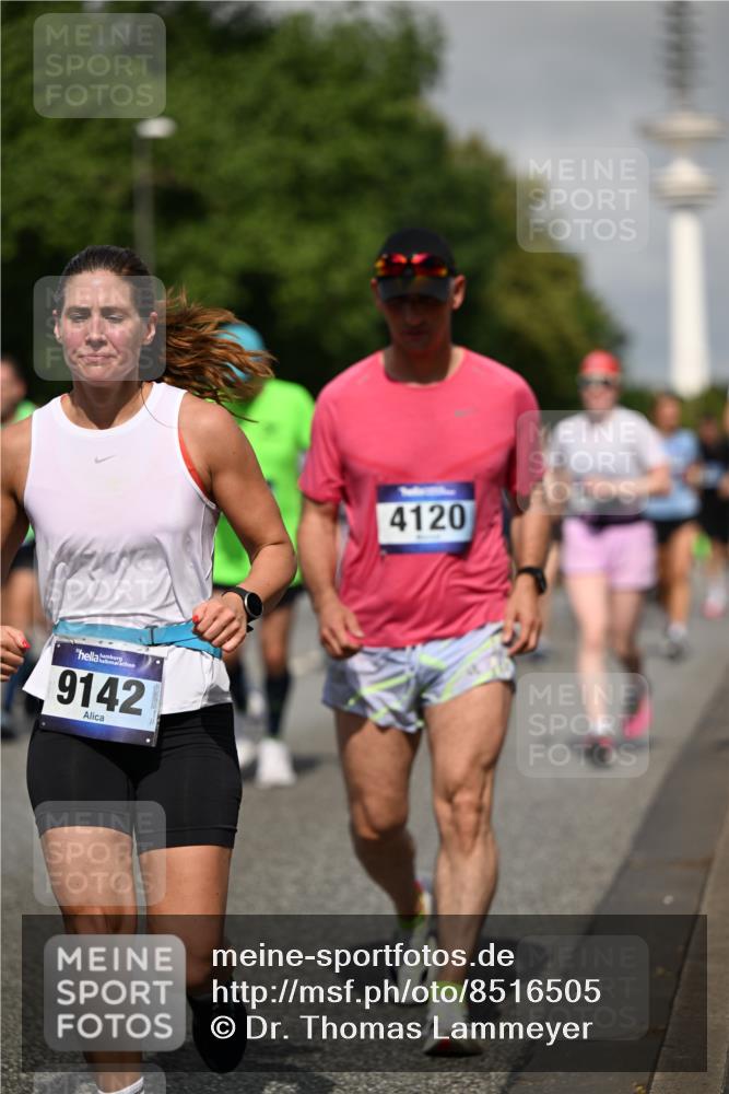 29.06.2025 - hella hamburg halbmarathon Dr. Thomas Lammeyer http://msf.ph/oto/8516505 29.06.2025 10:03:26 Kennedybrücke 1319, 1366, 1506, 1595, 1914, 2282, 2364, 2391, 2432, 2630, 3668, 3836, 4120, 4426, 4467, 4837, 5277, 5299, 5457, 5458, 5465, 5866, 6416, 7033, 7037, 7129, 7130, 7395, 7547, 7833, 8509, 8542, 8652, 8929, 9142, 9488, 9903, 9907, 9922, 9984, 10020, 10518, 10519, 11039, 11041 meine-sportfotos.de