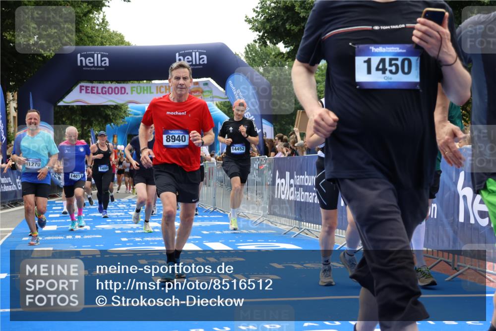 29.06.2025 - hella hamburg halbmarathon Strokosch-Dieckow http://msf.ph/oto/8516512 29.06.2025 11:21:56 Ziel 1450, 1480, 1708, 2635, 3108, 3482, 3946, 4718, 5641, 8462, 8940, 9196, 10350, 11270, 13204, 13508, 14017, 14442, 14452, 16164, 16864, 17994, 18114, 18423, 18784 meine-sportfotos.de