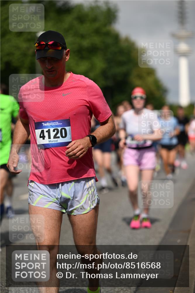 29.06.2025 - hella hamburg halbmarathon Dr. Thomas Lammeyer http://msf.ph/oto/8516568 29.06.2025 10:03:28 Kennedybrücke 1319, 1366, 1506, 1595, 1914, 1955, 2282, 2364, 2391, 2432, 2630, 3279, 3668, 3836, 4120, 4426, 4467, 4837, 5277, 5299, 5457, 5458, 5465, 5866, 6416, 7033, 7037, 7395, 7547, 7833, 8330, 8509, 8542, 8652, 8929, 9142, 9488, 9903, 9907, 9922, 9984, 10020, 10518, 10519, 11039, 11041 meine-sportfotos.de