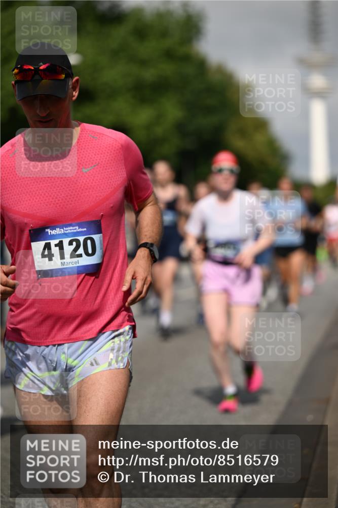 29.06.2025 - hella hamburg halbmarathon Dr. Thomas Lammeyer http://msf.ph/oto/8516579 29.06.2025 10:03:28 Kennedybrücke 1319, 1366, 1506, 1595, 1914, 1955, 2282, 2364, 2391, 2432, 2630, 3279, 3668, 3836, 4120, 4426, 4467, 4837, 5277, 5299, 5457, 5458, 5465, 5866, 6416, 7033, 7037, 7395, 7547, 7833, 8330, 8509, 8542, 8652, 8929, 9142, 9488, 9903, 9907, 9922, 9984, 10020, 10518, 10519, 11039, 11041 meine-sportfotos.de