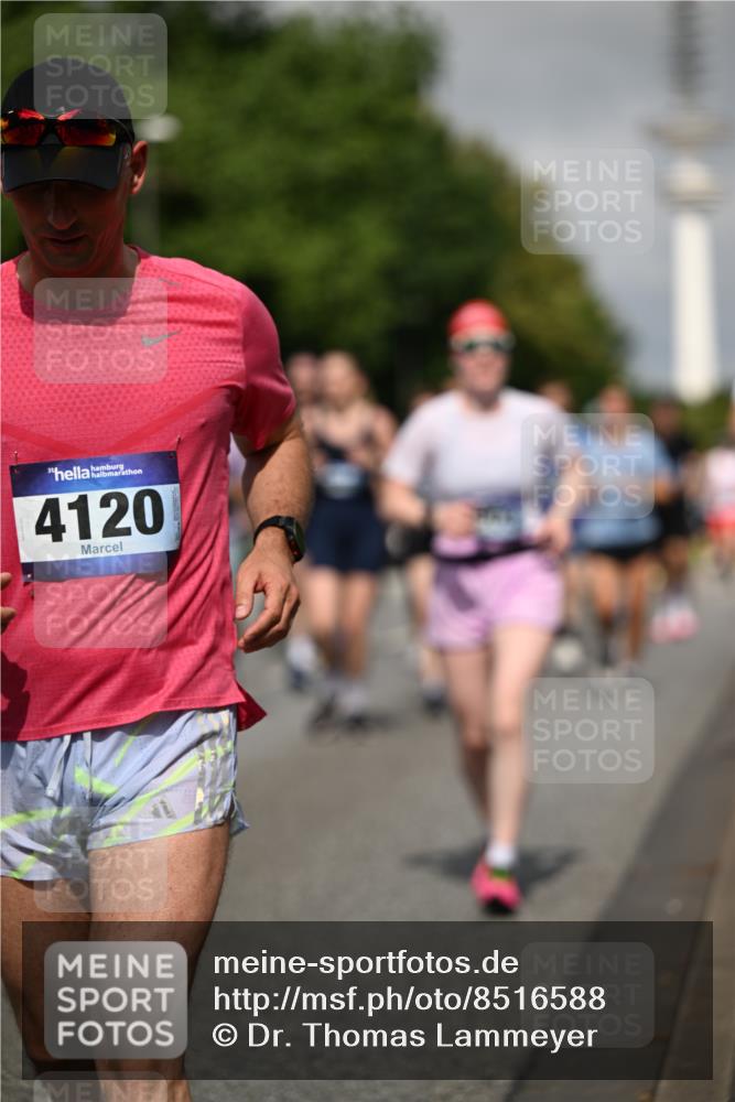 29.06.2025 - hella hamburg halbmarathon Dr. Thomas Lammeyer http://msf.ph/oto/8516588 29.06.2025 10:03:28 Kennedybrücke 1319, 1366, 1506, 1595, 1914, 1955, 2282, 2364, 2391, 2432, 2630, 3279, 3668, 3836, 4120, 4426, 4467, 4837, 5277, 5299, 5457, 5458, 5465, 5866, 6416, 7033, 7037, 7395, 7547, 7833, 8330, 8509, 8542, 8652, 8929, 9142, 9488, 9903, 9907, 9922, 9984, 10020, 10518, 10519, 11039, 11041 meine-sportfotos.de