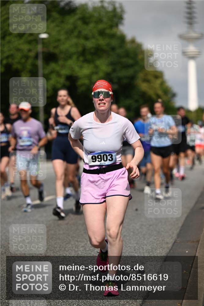 29.06.2025 - hella hamburg halbmarathon Dr. Thomas Lammeyer http://msf.ph/oto/8516619 29.06.2025 10:03:29 Kennedybrücke 1319, 1595, 1914, 1955, 2282, 2364, 2391, 2432, 2630, 2910, 3279, 3668, 3836, 4120, 4426, 4467, 4837, 5277, 5299, 5457, 5458, 5465, 6416, 7033, 7037, 7395, 7547, 7833, 8330, 8509, 8542, 8652, 8929, 9142, 9488, 9903, 9907, 9922, 9984, 10020, 10518, 10519, 11039, 11041 meine-sportfotos.de