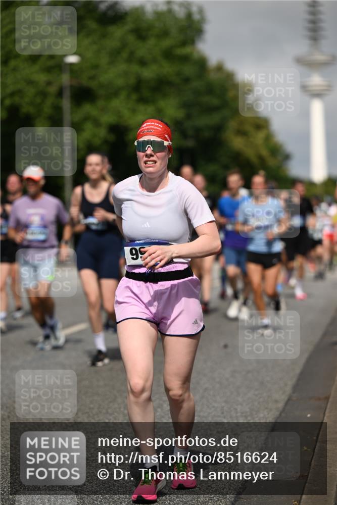 29.06.2025 - hella hamburg halbmarathon Dr. Thomas Lammeyer http://msf.ph/oto/8516624 29.06.2025 10:03:29 Kennedybrücke 1319, 1595, 1914, 1955, 2282, 2364, 2391, 2432, 2630, 2910, 3279, 3668, 3836, 4120, 4426, 4467, 4837, 5277, 5299, 5457, 5458, 5465, 6416, 7033, 7037, 7395, 7547, 7833, 8330, 8509, 8542, 8652, 8929, 9142, 9488, 9903, 9907, 9922, 9984, 10020, 10518, 10519, 11039, 11041 meine-sportfotos.de