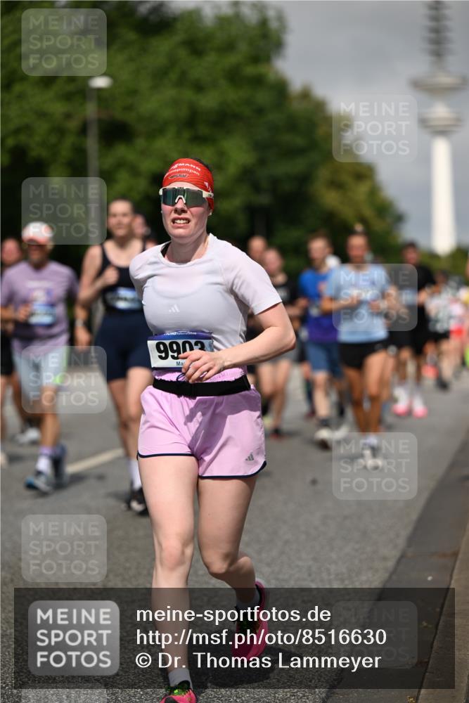 29.06.2025 - hella hamburg halbmarathon Dr. Thomas Lammeyer http://msf.ph/oto/8516630 29.06.2025 10:03:29 Kennedybrücke 1319, 1595, 1914, 1955, 2282, 2364, 2391, 2432, 2630, 2910, 3279, 3668, 3836, 4120, 4426, 4467, 4837, 5277, 5299, 5457, 5458, 5465, 6416, 7033, 7037, 7395, 7547, 7833, 8330, 8509, 8542, 8652, 8929, 9142, 9488, 9903, 9907, 9922, 9984, 10020, 10518, 10519, 11039, 11041 meine-sportfotos.de