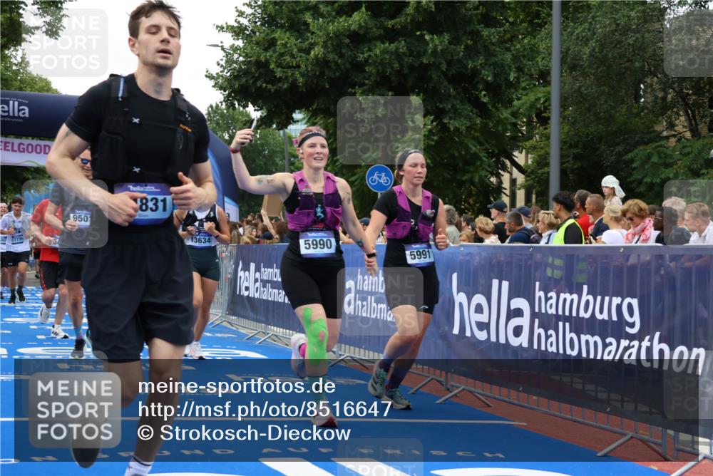 29.06.2025 - hella hamburg halbmarathon Strokosch-Dieckow http://msf.ph/oto/8516647 29.06.2025 11:19:52 Ziel 1166, 2225, 2383, 3453, 4556, 4722, 4852, 5440, 5878, 5990, 5991, 6542, 6796, 6797, 8067, 9136, 9222, 9326, 9428, 9501, 10677, 10756, 12169, 12615, 12988, 13634, 14627, 14831, 15020, 15267, 15387, 17076, 17095, 17123, 17903, 19130 meine-sportfotos.de