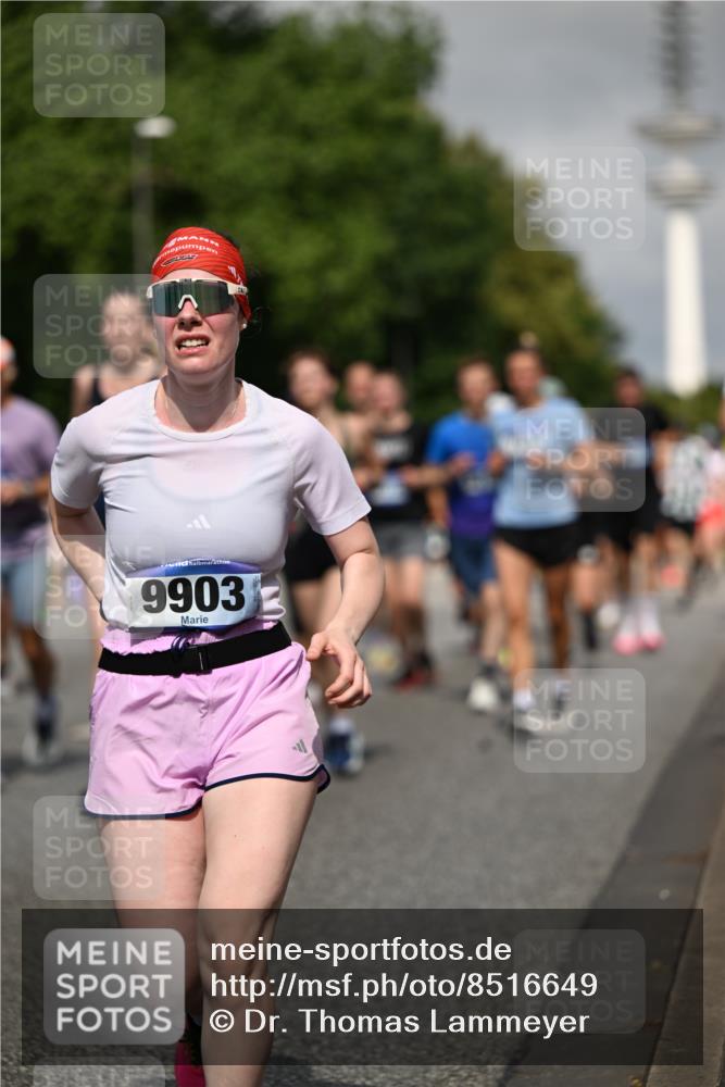 29.06.2025 - hella hamburg halbmarathon Dr. Thomas Lammeyer http://msf.ph/oto/8516649 29.06.2025 10:03:30 Kennedybrücke 1319, 1595, 1834, 1914, 1955, 2282, 2364, 2391, 2432, 2630, 2910, 3279, 3668, 3836, 4120, 4426, 4837, 5015, 5277, 5299, 5457, 5458, 5465, 6416, 6587, 7033, 7037, 7395, 7547, 7833, 8330, 8509, 8542, 8652, 8929, 9142, 9488, 9903, 9907, 9922, 9984, 10020, 10518, 10519, 11039, 11041 meine-sportfotos.de