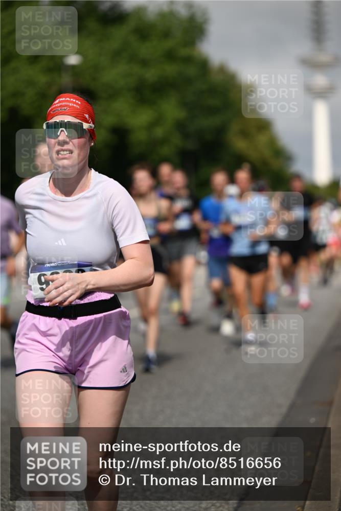 29.06.2025 - hella hamburg halbmarathon Dr. Thomas Lammeyer http://msf.ph/oto/8516656 29.06.2025 10:03:30 Kennedybrücke 1319, 1595, 1834, 1914, 1955, 2282, 2364, 2391, 2432, 2630, 2910, 3279, 3668, 3836, 4120, 4426, 4837, 5015, 5277, 5299, 5457, 5458, 5465, 6416, 6587, 7033, 7037, 7395, 7547, 7833, 8330, 8509, 8542, 8652, 8929, 9142, 9488, 9903, 9907, 9922, 9984, 10020, 10518, 10519, 11039, 11041 meine-sportfotos.de