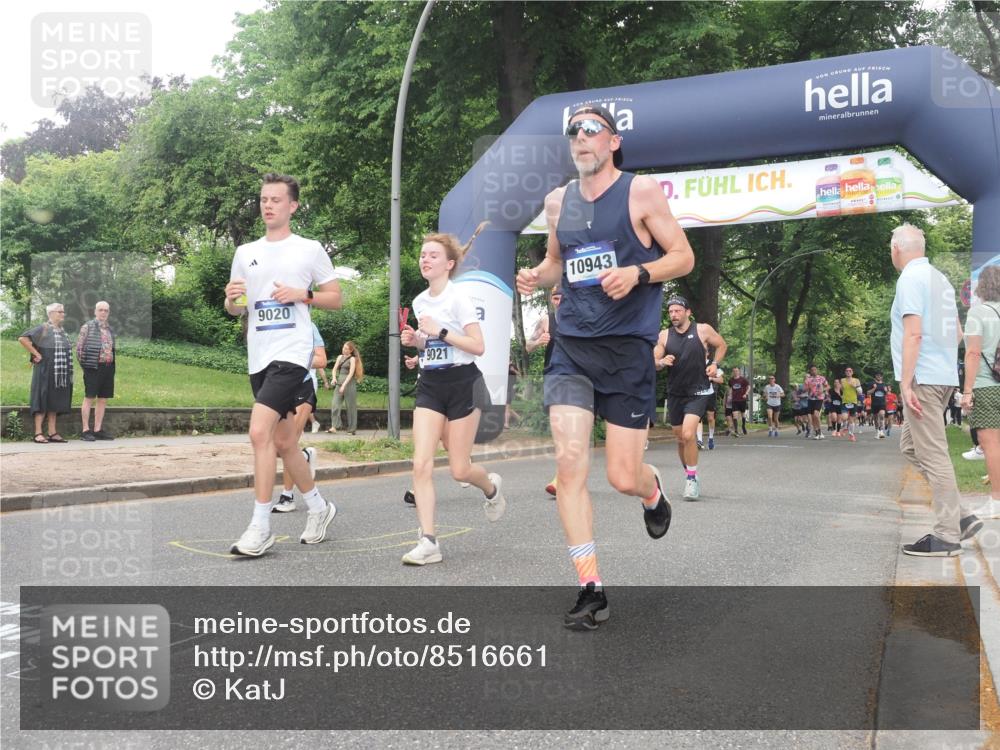29.06.2025 - hella hamburg halbmarathon KatJ http://msf.ph/oto/8516661 29.06.2025 10:47:36 Zwischen KM18-KM19 1364, 1653, 3097, 4068, 6487, 6921, 7033 meine-sportfotos.de