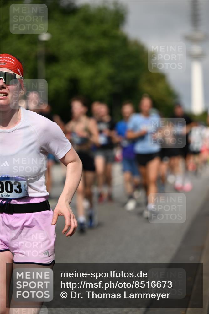 29.06.2025 - hella hamburg halbmarathon Dr. Thomas Lammeyer http://msf.ph/oto/8516673 29.06.2025 10:03:30 Kennedybrücke 1319, 1595, 1834, 1914, 1955, 2282, 2364, 2391, 2432, 2630, 2910, 3279, 3668, 3836, 4120, 4426, 4837, 5015, 5277, 5299, 5457, 5458, 5465, 6416, 6587, 7033, 7037, 7395, 7547, 7833, 8330, 8509, 8542, 8652, 8929, 9142, 9488, 9903, 9907, 9922, 9984, 10020, 10518, 10519, 11039, 11041 meine-sportfotos.de