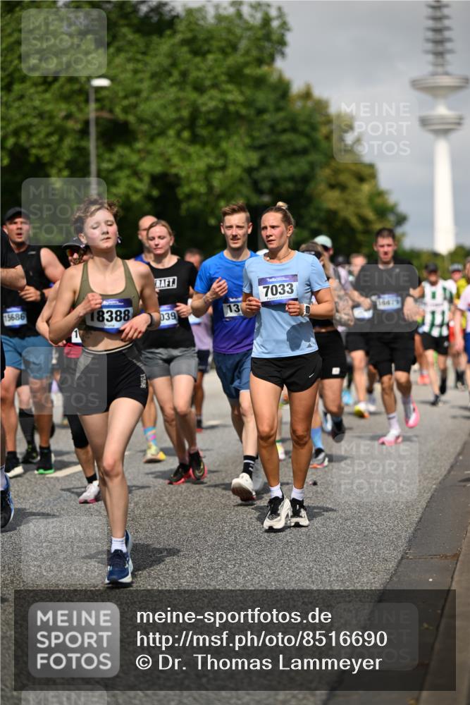29.06.2025 - hella hamburg halbmarathon Dr. Thomas Lammeyer http://msf.ph/oto/8516690 29.06.2025 10:03:31 Kennedybrücke 1319, 1595, 1642, 1834, 1914, 1955, 2282, 2364, 2391, 2432, 2630, 2910, 3279, 3668, 3836, 4120, 4426, 4837, 5015, 5134, 5277, 5299, 5420, 5457, 5458, 5465, 6416, 6587, 7033, 7037, 7547, 7833, 8285, 8330, 8509, 8542, 8652, 8929, 9142, 9488, 9903, 9907, 9922, 9984, 10020, 10518, 10519, 11039 meine-sportfotos.de