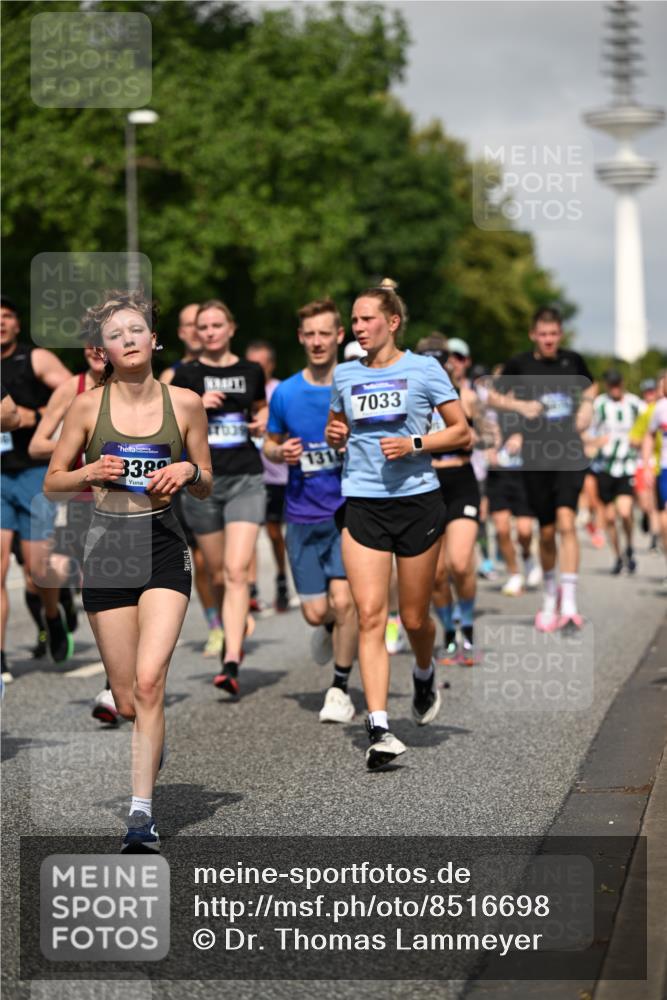 29.06.2025 - hella hamburg halbmarathon Dr. Thomas Lammeyer http://msf.ph/oto/8516698 29.06.2025 10:03:31 Kennedybrücke 1319, 1595, 1642, 1834, 1914, 1955, 2282, 2364, 2391, 2432, 2630, 2910, 3279, 3668, 3836, 4120, 4426, 4837, 5015, 5134, 5277, 5299, 5420, 5457, 5458, 5465, 6416, 6587, 7033, 7037, 7547, 7833, 8285, 8330, 8509, 8542, 8652, 8929, 9142, 9488, 9903, 9907, 9922, 9984, 10020, 10518, 10519, 11039 meine-sportfotos.de