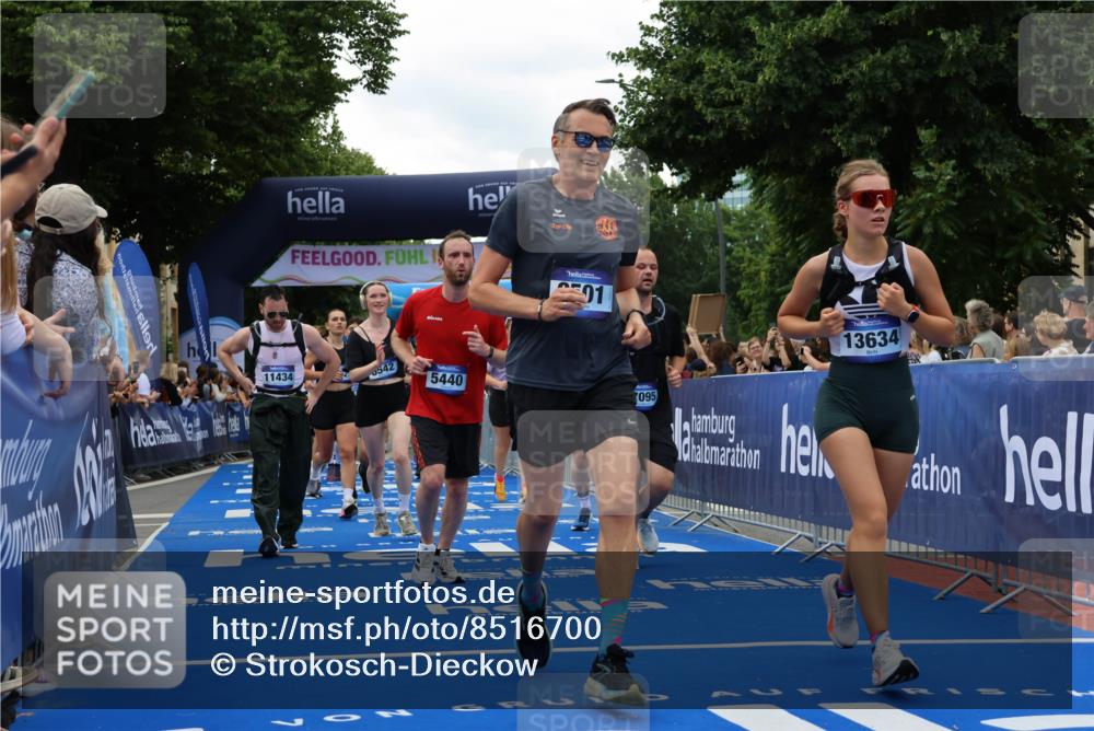 29.06.2025 - hella hamburg halbmarathon Strokosch-Dieckow http://msf.ph/oto/8516700 29.06.2025 11:19:54 Ziel 1166, 2225, 2383, 4556, 4722, 4852, 5440, 5878, 5990, 5991, 6542, 6796, 6797, 8067, 9136, 9501, 9717, 10677, 10756, 12169, 12615, 12618, 12988, 13634, 14627, 14831, 15267, 15387, 17076, 17095, 17739, 17903, 19130 meine-sportfotos.de