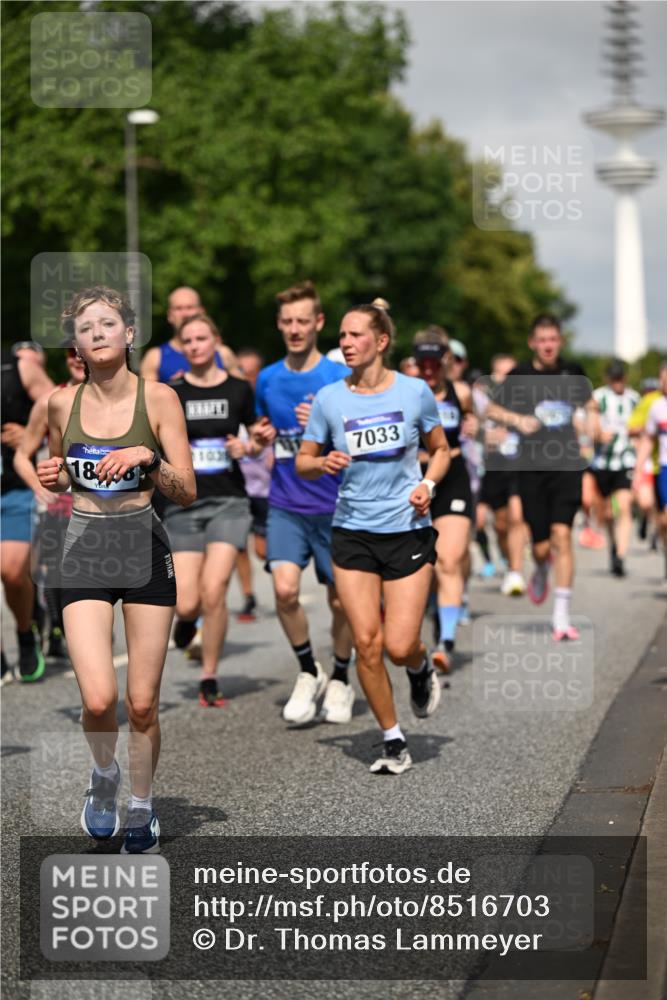 29.06.2025 - hella hamburg halbmarathon Dr. Thomas Lammeyer http://msf.ph/oto/8516703 29.06.2025 10:03:31 Kennedybrücke 1319, 1595, 1642, 1834, 1914, 1955, 2282, 2364, 2391, 2432, 2630, 2910, 3279, 3668, 3836, 4120, 4426, 4837, 5015, 5134, 5277, 5299, 5420, 5457, 5458, 5465, 6416, 6587, 7033, 7037, 7547, 7833, 8285, 8330, 8509, 8542, 8652, 8929, 9142, 9488, 9903, 9907, 9922, 9984, 10020, 10518, 10519, 11039 meine-sportfotos.de