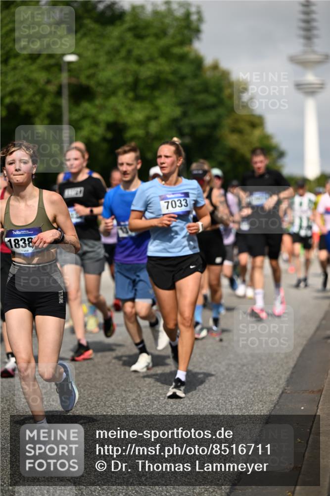 29.06.2025 - hella hamburg halbmarathon Dr. Thomas Lammeyer http://msf.ph/oto/8516711 29.06.2025 10:03:31 Kennedybrücke 1319, 1595, 1642, 1834, 1914, 1955, 2282, 2364, 2391, 2432, 2630, 2910, 3279, 3668, 3836, 4120, 4426, 4837, 5015, 5134, 5277, 5299, 5420, 5457, 5458, 5465, 6416, 6587, 7033, 7037, 7547, 7833, 8285, 8330, 8509, 8542, 8652, 8929, 9142, 9488, 9903, 9907, 9922, 9984, 10020, 10518, 10519, 11039 meine-sportfotos.de