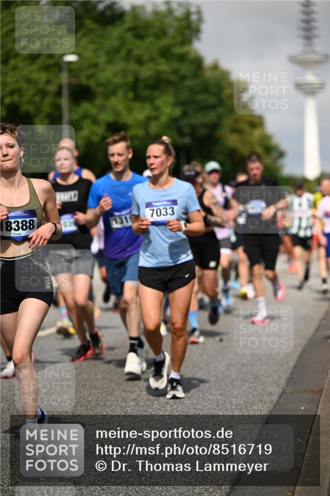 29.06.2025 - hella hamburg halbmarathon Dr. Thomas Lammeyer http://msf.ph/oto/8516719 29.06.2025 10:03:32 Kennedybrücke 1319, 1595, 1642, 1834, 1914, 1955, 2282, 2364, 2391, 2432, 2630, 2910, 3279, 3668, 3836, 4120, 4426, 4837, 5015, 5134, 5277, 5299, 5420, 5457, 5458, 5465, 6587, 7033, 7037, 7547, 7833, 8285, 8330, 8509, 8542, 8652, 8929, 9142, 9488, 9903, 9907, 9922, 9984, 10020, 10518, 10519, 11039 meine-sportfotos.de