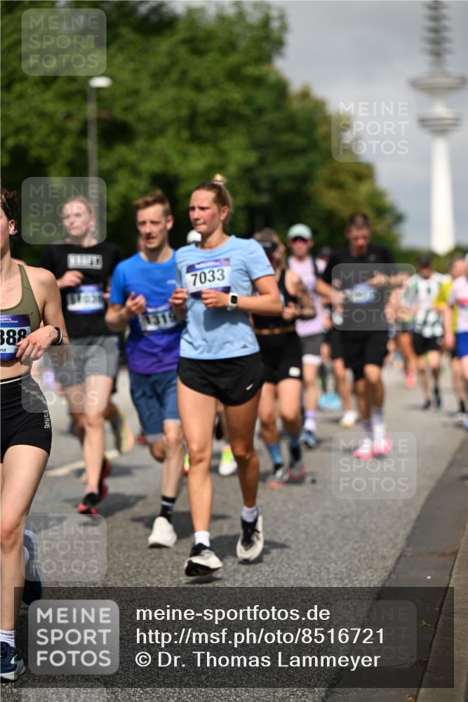 29.06.2025 - hella hamburg halbmarathon Dr. Thomas Lammeyer http://msf.ph/oto/8516721 29.06.2025 10:03:32 Kennedybrücke 1319, 1595, 1642, 1834, 1914, 1955, 2282, 2364, 2391, 2432, 2630, 2910, 3279, 3668, 3836, 4120, 4426, 4837, 5015, 5134, 5277, 5299, 5420, 5457, 5458, 5465, 6587, 7033, 7037, 7547, 7833, 8285, 8330, 8509, 8542, 8652, 8929, 9142, 9488, 9903, 9907, 9922, 9984, 10020, 10518, 10519, 11039 meine-sportfotos.de