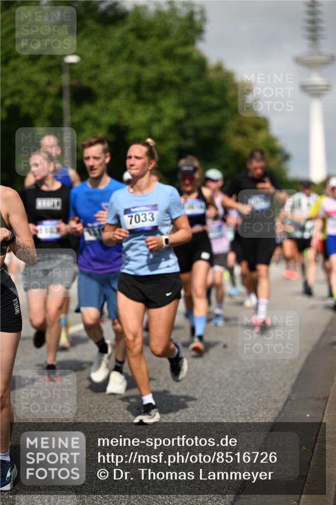 29.06.2025 - hella hamburg halbmarathon Dr. Thomas Lammeyer http://msf.ph/oto/8516726 29.06.2025 10:03:32 Kennedybrücke 1319, 1595, 1642, 1834, 1914, 1955, 2282, 2364, 2391, 2432, 2630, 2910, 3279, 3668, 3836, 4120, 4426, 4837, 5015, 5134, 5277, 5299, 5420, 5457, 5458, 5465, 6587, 7033, 7037, 7547, 7833, 8285, 8330, 8509, 8542, 8652, 8929, 9142, 9488, 9903, 9907, 9922, 9984, 10020, 10518, 10519, 11039 meine-sportfotos.de