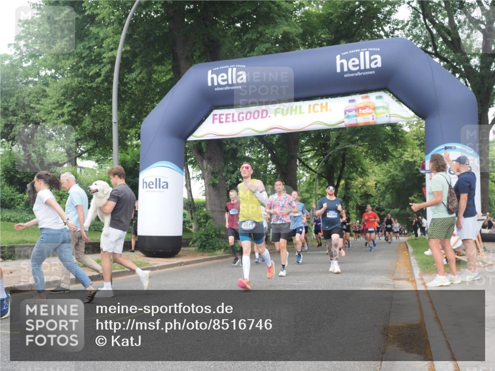 29.06.2025 - hella hamburg halbmarathon KatJ http://msf.ph/oto/8516746 29.06.2025 10:47:42 Zwischen KM18-KM19 1006, 1414, 1453, 2011, 2086, 2322, 2323, 7033 meine-sportfotos.de