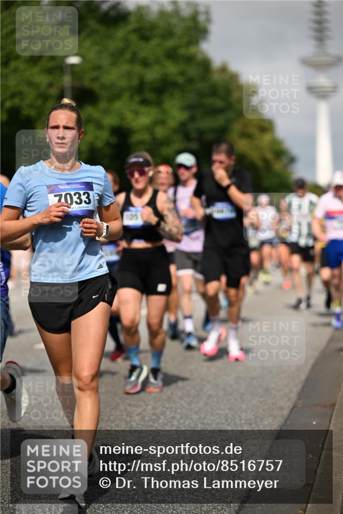 29.06.2025 - hella hamburg halbmarathon Dr. Thomas Lammeyer http://msf.ph/oto/8516757 29.06.2025 10:03:33 Kennedybrücke 1319, 1595, 1642, 1834, 1914, 1955, 2282, 2364, 2391, 2432, 2630, 2910, 3279, 3668, 3836, 4120, 4426, 4837, 5015, 5134, 5277, 5299, 5420, 5457, 5458, 5465, 6587, 7033, 7037, 7547, 7833, 8285, 8330, 8509, 8542, 8652, 8929, 9142, 9488, 9903, 9907, 9984, 10020, 10518, 10519, 11039 meine-sportfotos.de