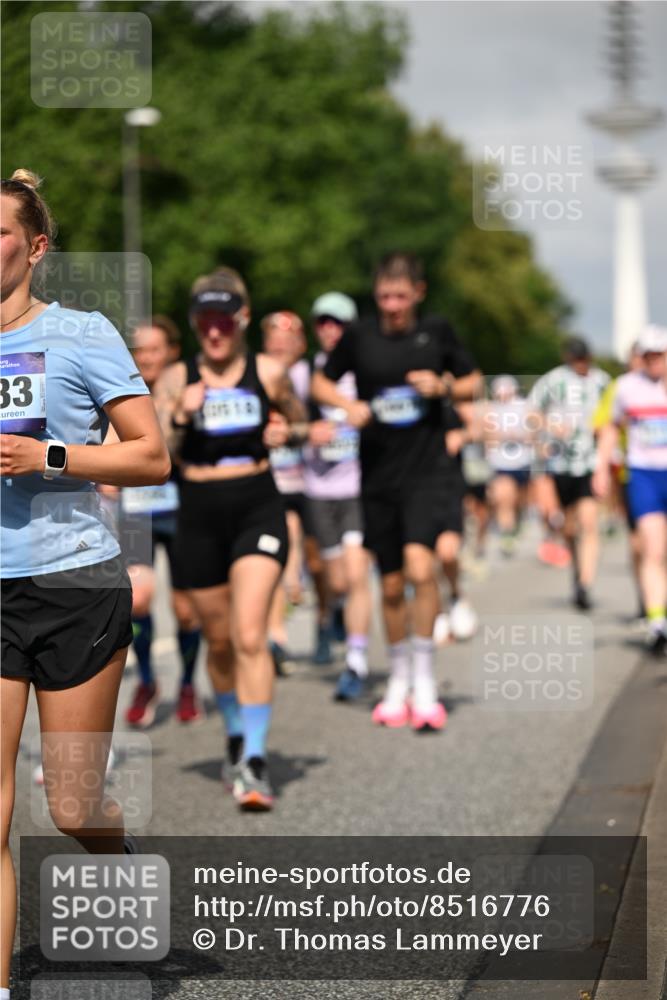 29.06.2025 - hella hamburg halbmarathon Dr. Thomas Lammeyer http://msf.ph/oto/8516776 29.06.2025 10:03:33 Kennedybrücke 1319, 1595, 1642, 1834, 1914, 1955, 2282, 2364, 2391, 2432, 2630, 2910, 3279, 3668, 3836, 4120, 4426, 4837, 5015, 5134, 5277, 5299, 5420, 5457, 5458, 5465, 6587, 7033, 7037, 7547, 7833, 8285, 8330, 8509, 8542, 8652, 8929, 9142, 9488, 9903, 9907, 9984, 10020, 10518, 10519, 11039 meine-sportfotos.de