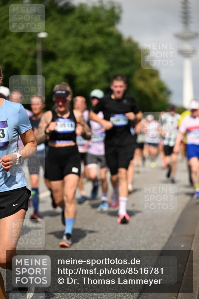 29.06.2025 - hella hamburg halbmarathon Dr. Thomas Lammeyer http://msf.ph/oto/8516781 29.06.2025 10:03:33 Kennedybrücke 1319, 1595, 1642, 1834, 1914, 1955, 2282, 2364, 2391, 2432, 2630, 2910, 3279, 3668, 3836, 4120, 4426, 4837, 5015, 5134, 5277, 5299, 5420, 5457, 5458, 5465, 6587, 7033, 7037, 7547, 7833, 8285, 8330, 8509, 8542, 8652, 8929, 9142, 9488, 9903, 9907, 9984, 10020, 10518, 10519, 11039 meine-sportfotos.de