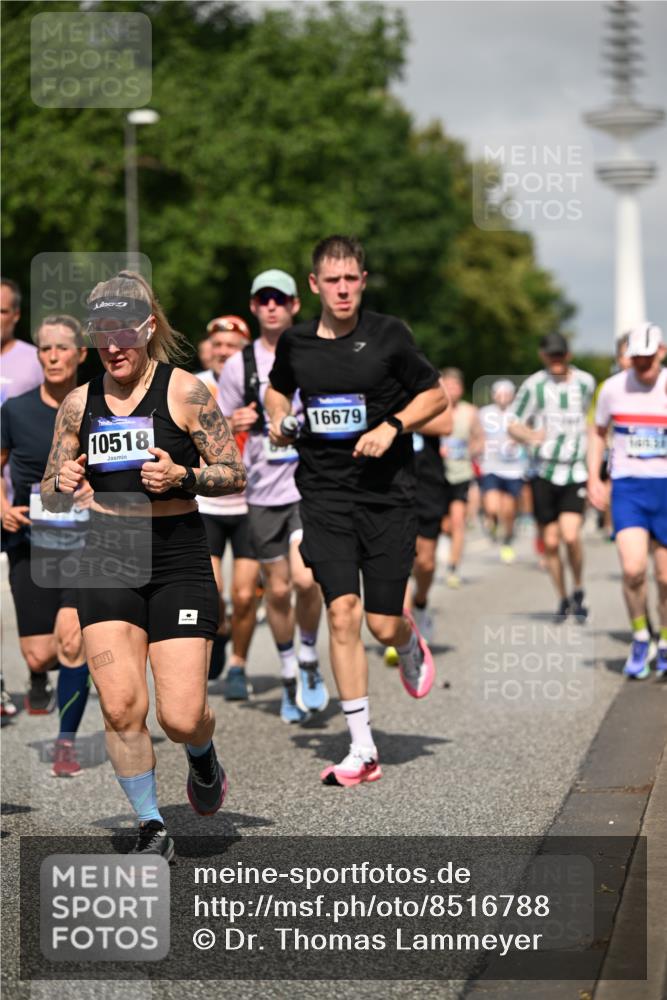 29.06.2025 - hella hamburg halbmarathon Dr. Thomas Lammeyer http://msf.ph/oto/8516788 29.06.2025 10:03:34 Kennedybrücke 1125, 1319, 1595, 1642, 1834, 1914, 1955, 2282, 2364, 2391, 2432, 2630, 2676, 2910, 3279, 3668, 3836, 4120, 4426, 4837, 5015, 5134, 5277, 5299, 5420, 5457, 5458, 5465, 6414, 6415, 6587, 7033, 7037, 7547, 7833, 8285, 8330, 8509, 8542, 8652, 8929, 9142, 9488, 9903, 9907, 9984, 10020, 10093, 10518, 10519, 11039 meine-sportfotos.de