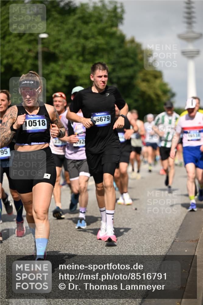 29.06.2025 - hella hamburg halbmarathon Dr. Thomas Lammeyer http://msf.ph/oto/8516791 29.06.2025 10:03:34 Kennedybrücke 1125, 1319, 1595, 1642, 1834, 1914, 1955, 2282, 2364, 2391, 2432, 2630, 2676, 2910, 3279, 3668, 3836, 4120, 4426, 4837, 5015, 5134, 5277, 5299, 5420, 5457, 5458, 5465, 6414, 6415, 6587, 7033, 7037, 7547, 7833, 8285, 8330, 8509, 8542, 8652, 8929, 9142, 9488, 9903, 9907, 9984, 10020, 10093, 10518, 10519, 11039 meine-sportfotos.de