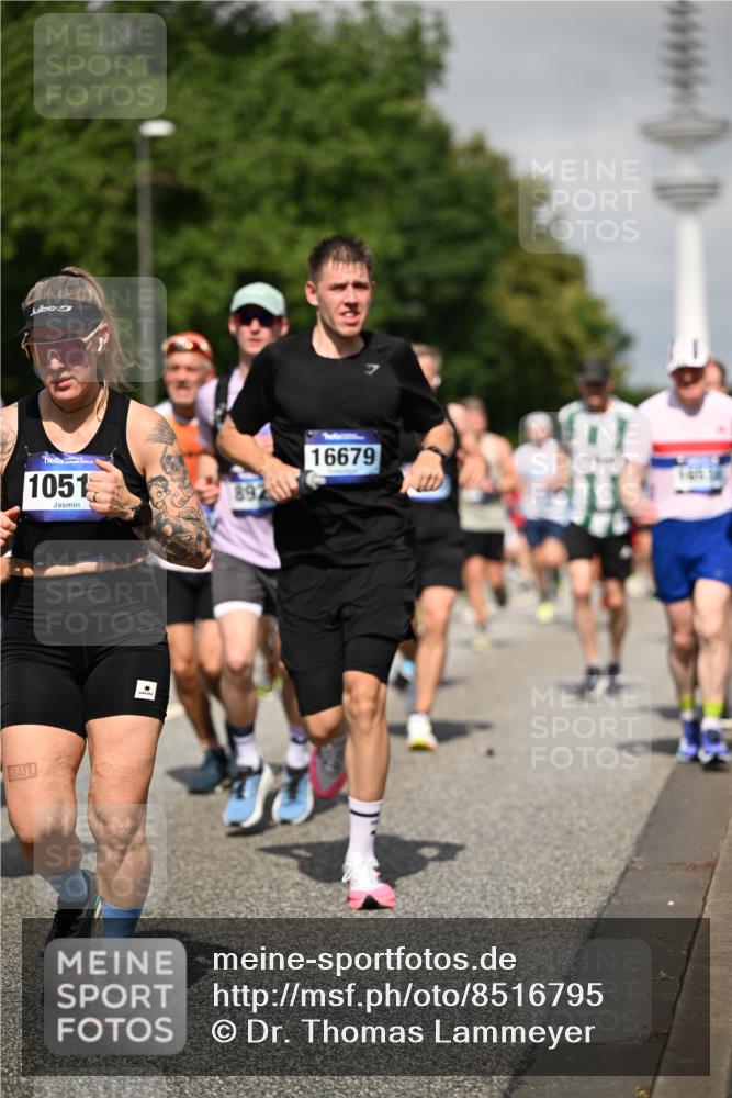 29.06.2025 - hella hamburg halbmarathon Dr. Thomas Lammeyer http://msf.ph/oto/8516795 29.06.2025 10:03:34 Kennedybrücke 1125, 1319, 1595, 1642, 1834, 1914, 1955, 2282, 2364, 2391, 2432, 2630, 2676, 2910, 3279, 3668, 3836, 4120, 4426, 4837, 5015, 5134, 5277, 5299, 5420, 5457, 5458, 5465, 6414, 6415, 6587, 7033, 7037, 7547, 7833, 8285, 8330, 8509, 8542, 8652, 8929, 9142, 9488, 9903, 9907, 9984, 10020, 10093, 10518, 10519, 11039 meine-sportfotos.de