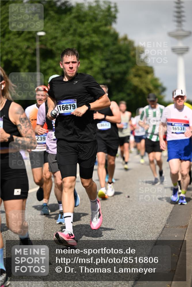 29.06.2025 - hella hamburg halbmarathon Dr. Thomas Lammeyer http://msf.ph/oto/8516806 29.06.2025 10:03:34 Kennedybrücke 1125, 1319, 1595, 1642, 1834, 1914, 1955, 2282, 2364, 2391, 2432, 2630, 2676, 2910, 3279, 3668, 3836, 4120, 4426, 4837, 5015, 5134, 5277, 5299, 5420, 5457, 5458, 5465, 6414, 6415, 6587, 7033, 7037, 7547, 7833, 8285, 8330, 8509, 8542, 8652, 8929, 9142, 9488, 9903, 9907, 9984, 10020, 10093, 10518, 10519, 11039 meine-sportfotos.de
