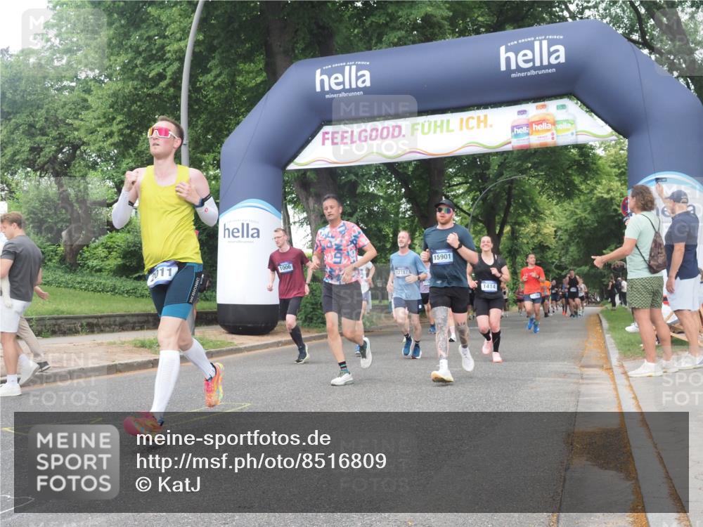 29.06.2025 - hella hamburg halbmarathon KatJ http://msf.ph/oto/8516809 29.06.2025 10:47:43 Zwischen KM18-KM19 1006, 1414, 1453, 2011, 2086, 2322, 2323 meine-sportfotos.de