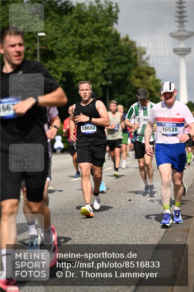 29.06.2025 - hella hamburg halbmarathon Dr. Thomas Lammeyer http://msf.ph/oto/8516833 29.06.2025 10:03:35 Kennedybrücke 1125, 1319, 1595, 1642, 1834, 1914, 1955, 2282, 2364, 2391, 2432, 2676, 2910, 3279, 3668, 3836, 4120, 4426, 4837, 5015, 5134, 5277, 5299, 5420, 5457, 5458, 5465, 6414, 6415, 6587, 7033, 7037, 7547, 7833, 8285, 8330, 8509, 8542, 8652, 8929, 9142, 9488, 9903, 9907, 9984, 10020, 10093, 10518, 10519, 11039 meine-sportfotos.de