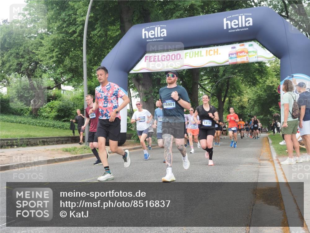 29.06.2025 - hella hamburg halbmarathon KatJ http://msf.ph/oto/8516837 29.06.2025 10:47:43 Zwischen KM18-KM19 1006, 1414, 1453, 2011, 2086, 2322, 2323 meine-sportfotos.de