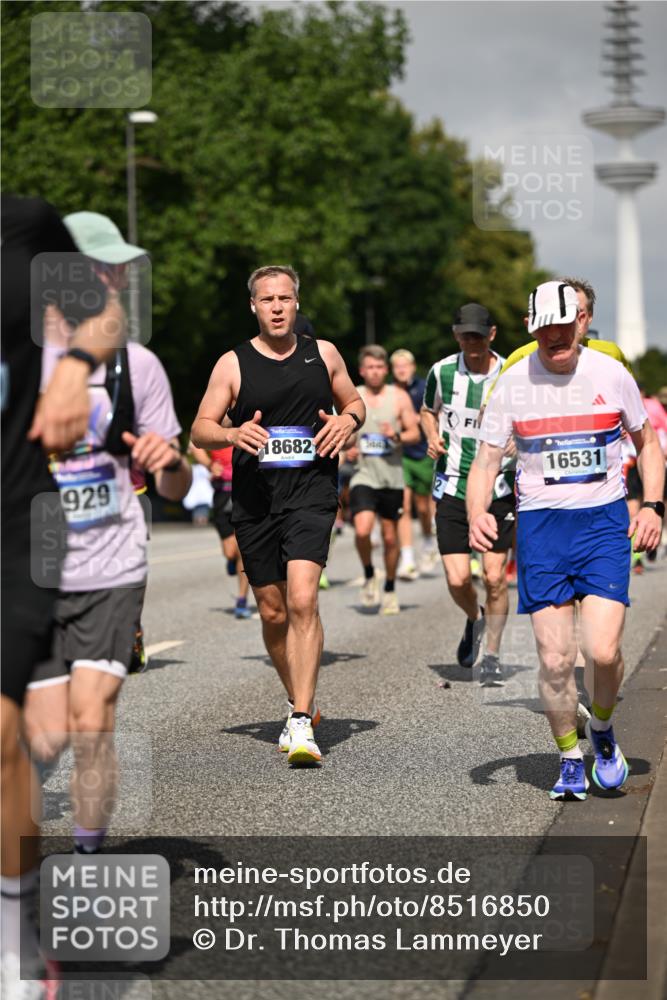 29.06.2025 - hella hamburg halbmarathon Dr. Thomas Lammeyer http://msf.ph/oto/8516850 29.06.2025 10:03:35 Kennedybrücke 1125, 1319, 1595, 1642, 1834, 1914, 1955, 2282, 2364, 2391, 2432, 2676, 2910, 3279, 3668, 3836, 4120, 4426, 4837, 5015, 5134, 5277, 5299, 5420, 5457, 5458, 5465, 6414, 6415, 6587, 7033, 7037, 7547, 7833, 8285, 8330, 8509, 8542, 8652, 8929, 9142, 9488, 9903, 9907, 9984, 10020, 10093, 10518, 10519, 11039 meine-sportfotos.de