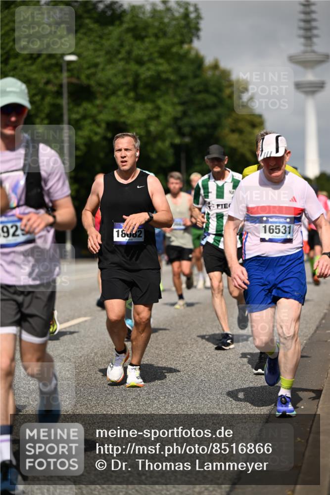 29.06.2025 - hella hamburg halbmarathon Dr. Thomas Lammeyer http://msf.ph/oto/8516866 29.06.2025 10:03:36 Kennedybrücke 1125, 1319, 1595, 1642, 1834, 1914, 1955, 2282, 2364, 2391, 2432, 2676, 2910, 3279, 3668, 3836, 4120, 4426, 4837, 5015, 5134, 5277, 5299, 5420, 5457, 5458, 5465, 6414, 6415, 6587, 7033, 7037, 7547, 7833, 8223, 8285, 8330, 8509, 8542, 8652, 8929, 9142, 9488, 9903, 9907, 9984, 10020, 10093, 10518, 10519, 11039 meine-sportfotos.de