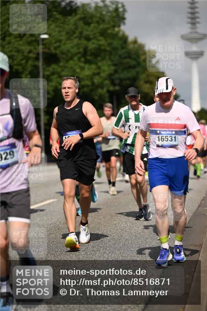 29.06.2025 - hella hamburg halbmarathon Dr. Thomas Lammeyer http://msf.ph/oto/8516871 29.06.2025 10:03:36 Kennedybrücke 1125, 1319, 1595, 1642, 1834, 1914, 1955, 2282, 2364, 2391, 2432, 2676, 2910, 3279, 3668, 3836, 4120, 4426, 4837, 5015, 5134, 5277, 5299, 5420, 5457, 5458, 5465, 6414, 6415, 6587, 7033, 7037, 7547, 7833, 8223, 8285, 8330, 8509, 8542, 8652, 8929, 9142, 9488, 9903, 9907, 9984, 10020, 10093, 10518, 10519, 11039 meine-sportfotos.de