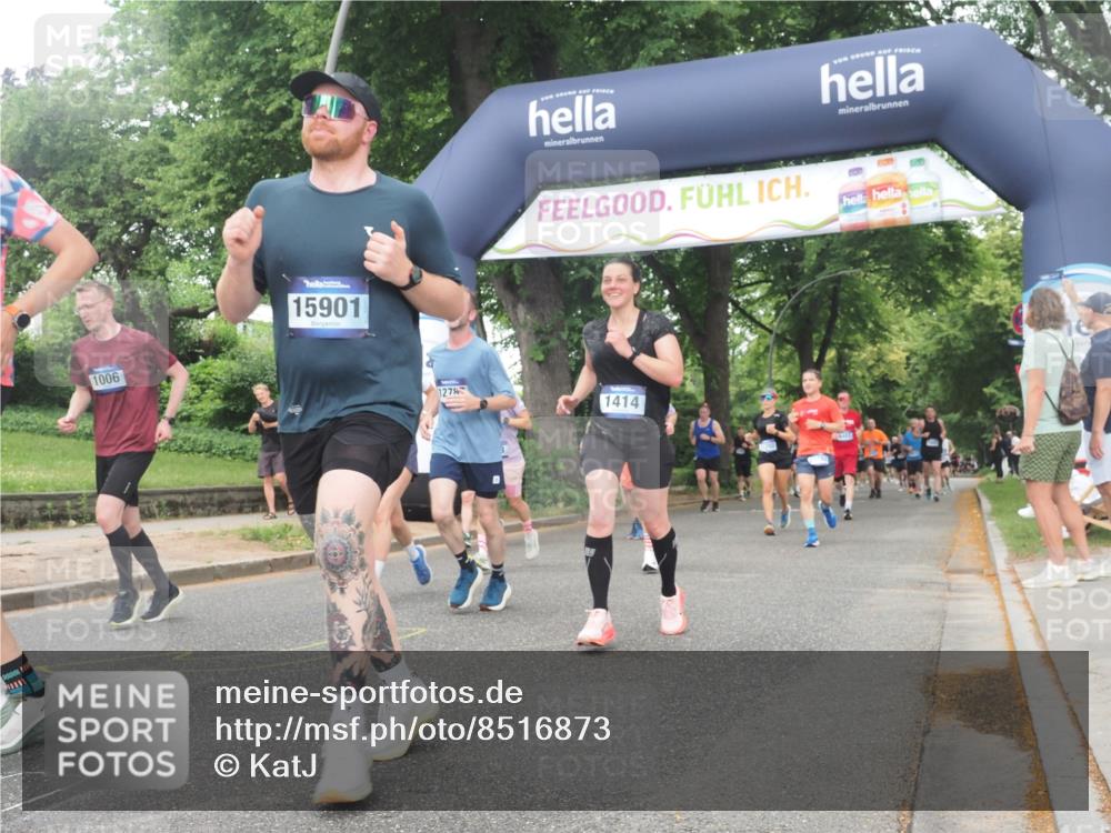 29.06.2025 - hella hamburg halbmarathon KatJ http://msf.ph/oto/8516873 29.06.2025 10:47:44 Zwischen KM18-KM19 1006, 1190, 1414, 1453, 2011, 2086, 2322, 2323 meine-sportfotos.de