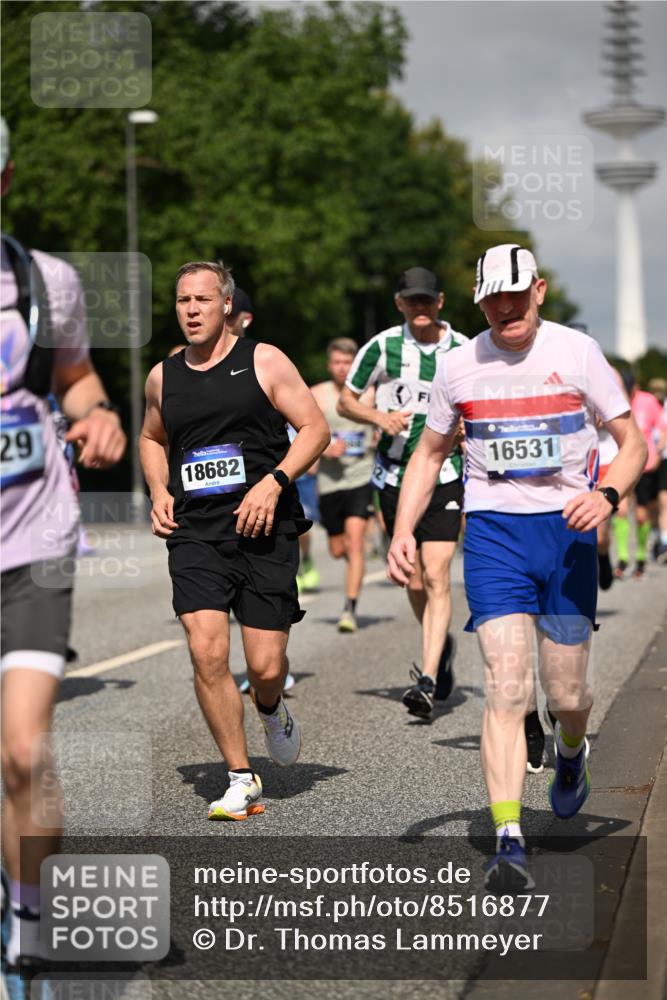 29.06.2025 - hella hamburg halbmarathon Dr. Thomas Lammeyer http://msf.ph/oto/8516877 29.06.2025 10:03:36 Kennedybrücke 1125, 1319, 1595, 1642, 1834, 1914, 1955, 2282, 2364, 2391, 2432, 2676, 2910, 3279, 3668, 3836, 4120, 4426, 4837, 5015, 5134, 5277, 5299, 5420, 5457, 5458, 5465, 6414, 6415, 6587, 7033, 7037, 7547, 7833, 8223, 8285, 8330, 8509, 8542, 8652, 8929, 9142, 9488, 9903, 9907, 9984, 10020, 10093, 10518, 10519, 11039 meine-sportfotos.de