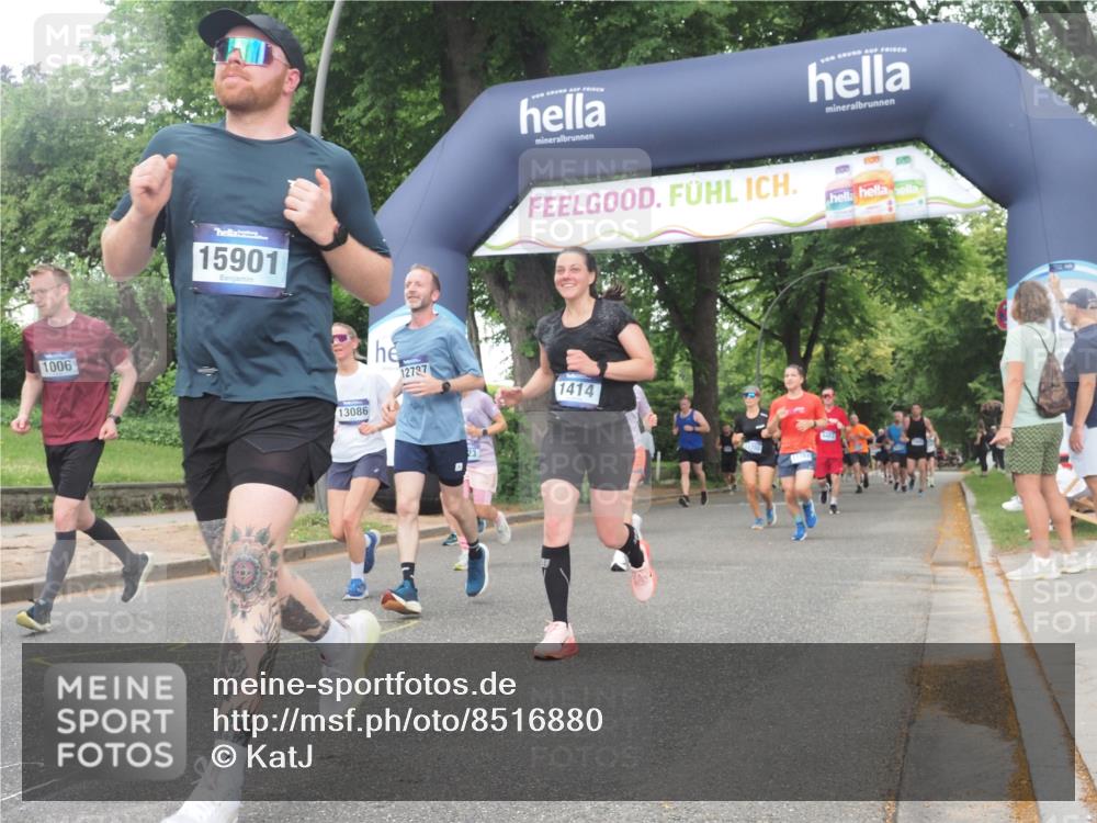 29.06.2025 - hella hamburg halbmarathon KatJ http://msf.ph/oto/8516880 29.06.2025 10:47:44 Zwischen KM18-KM19 1006, 1190, 1414, 1453, 2011, 2086, 2322, 2323 meine-sportfotos.de