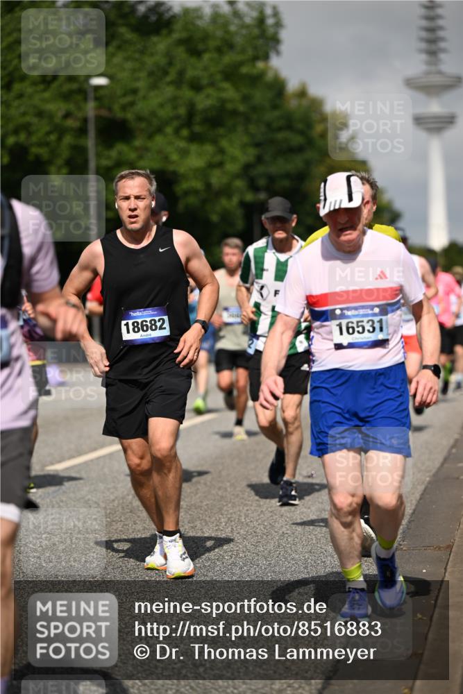 29.06.2025 - hella hamburg halbmarathon Dr. Thomas Lammeyer http://msf.ph/oto/8516883 29.06.2025 10:03:36 Kennedybrücke 1125, 1319, 1595, 1642, 1834, 1914, 1955, 2282, 2364, 2391, 2432, 2676, 2910, 3279, 3668, 3836, 4120, 4426, 4837, 5015, 5134, 5277, 5299, 5420, 5457, 5458, 5465, 6414, 6415, 6587, 7033, 7037, 7547, 7833, 8223, 8285, 8330, 8509, 8542, 8652, 8929, 9142, 9488, 9903, 9907, 9984, 10020, 10093, 10518, 10519, 11039 meine-sportfotos.de