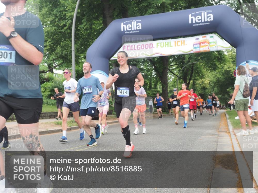 29.06.2025 - hella hamburg halbmarathon KatJ http://msf.ph/oto/8516885 29.06.2025 10:47:45 Zwischen KM18-KM19 1006, 1190, 1414, 1453, 2011, 2086, 2322, 2323, 8483 meine-sportfotos.de