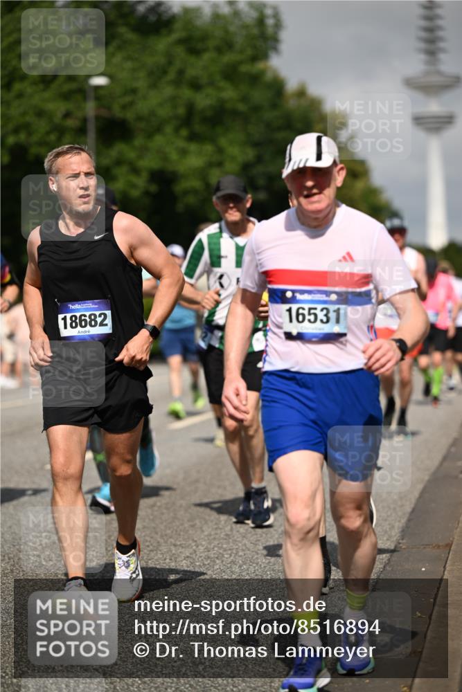 29.06.2025 - hella hamburg halbmarathon Dr. Thomas Lammeyer http://msf.ph/oto/8516894 29.06.2025 10:03:37 Kennedybrücke 1125, 1319, 1595, 1642, 1834, 1914, 1955, 2282, 2364, 2391, 2432, 2676, 2910, 3279, 3668, 3836, 4120, 4426, 4837, 5015, 5134, 5277, 5299, 5420, 5457, 5458, 5465, 6414, 6415, 6587, 7033, 7037, 7547, 8223, 8285, 8330, 8509, 8542, 8652, 8929, 9142, 9488, 9903, 9907, 9984, 10020, 10093, 10518, 10519, 11039 meine-sportfotos.de