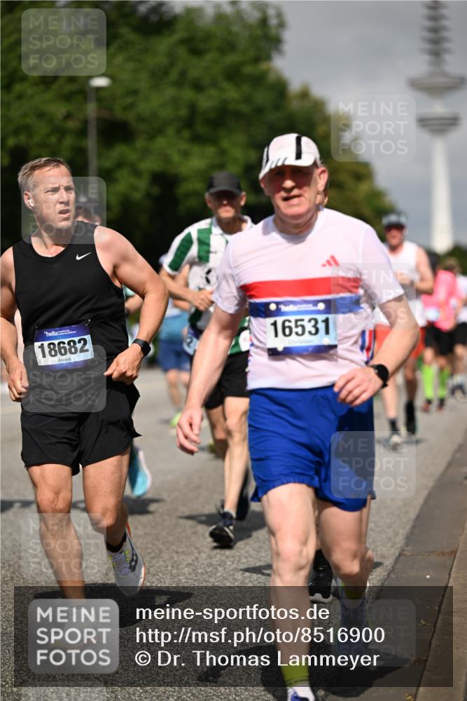 29.06.2025 - hella hamburg halbmarathon Dr. Thomas Lammeyer http://msf.ph/oto/8516900 29.06.2025 10:03:37 Kennedybrücke 1125, 1319, 1595, 1642, 1834, 1914, 1955, 2282, 2364, 2391, 2432, 2676, 2910, 3279, 3668, 3836, 4120, 4426, 4837, 5015, 5134, 5277, 5299, 5420, 5457, 5458, 5465, 6414, 6415, 6587, 7033, 7037, 7547, 8223, 8285, 8330, 8509, 8542, 8652, 8929, 9142, 9488, 9903, 9907, 9984, 10020, 10093, 10518, 10519, 11039 meine-sportfotos.de