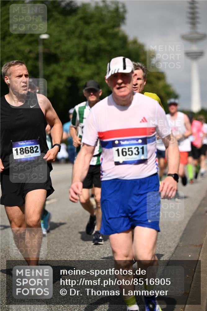 29.06.2025 - hella hamburg halbmarathon Dr. Thomas Lammeyer http://msf.ph/oto/8516905 29.06.2025 10:03:37 Kennedybrücke 1125, 1319, 1595, 1642, 1834, 1914, 1955, 2282, 2364, 2391, 2432, 2676, 2910, 3279, 3668, 3836, 4120, 4426, 4837, 5015, 5134, 5277, 5299, 5420, 5457, 5458, 5465, 6414, 6415, 6587, 7033, 7037, 7547, 8223, 8285, 8330, 8509, 8542, 8652, 8929, 9142, 9488, 9903, 9907, 9984, 10020, 10093, 10518, 10519, 11039 meine-sportfotos.de