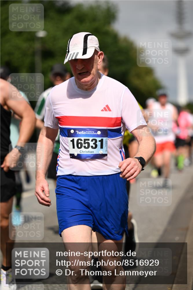 29.06.2025 - hella hamburg halbmarathon Dr. Thomas Lammeyer http://msf.ph/oto/8516929 29.06.2025 10:03:37 Kennedybrücke 1125, 1319, 1595, 1642, 1834, 1914, 1955, 2282, 2364, 2391, 2432, 2676, 2910, 3279, 3668, 3836, 4120, 4426, 4837, 5015, 5134, 5277, 5299, 5420, 5457, 5458, 5465, 6414, 6415, 6587, 7033, 7037, 7547, 8223, 8285, 8330, 8509, 8542, 8652, 8929, 9142, 9488, 9903, 9907, 9984, 10020, 10093, 10518, 10519, 11039 meine-sportfotos.de